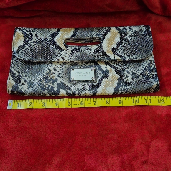Nine West Snakeskin Pattern Clutch-Black, Tan, & Cream - Picture 4 of 6